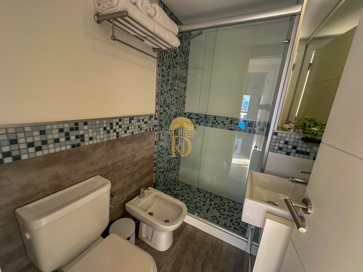 Hermoso piso alto con vistas al mar en parada 3 de Playa Brava -id-587-12