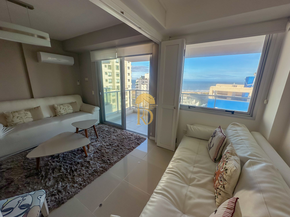 Hermoso piso alto con vistas al mar en parada 3 de Playa Brava -id-587