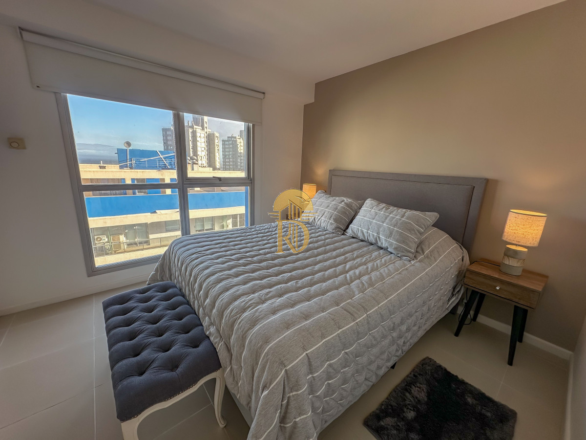 Hermoso piso alto con vistas al mar en parada 3 de Playa Brava -id-587-7