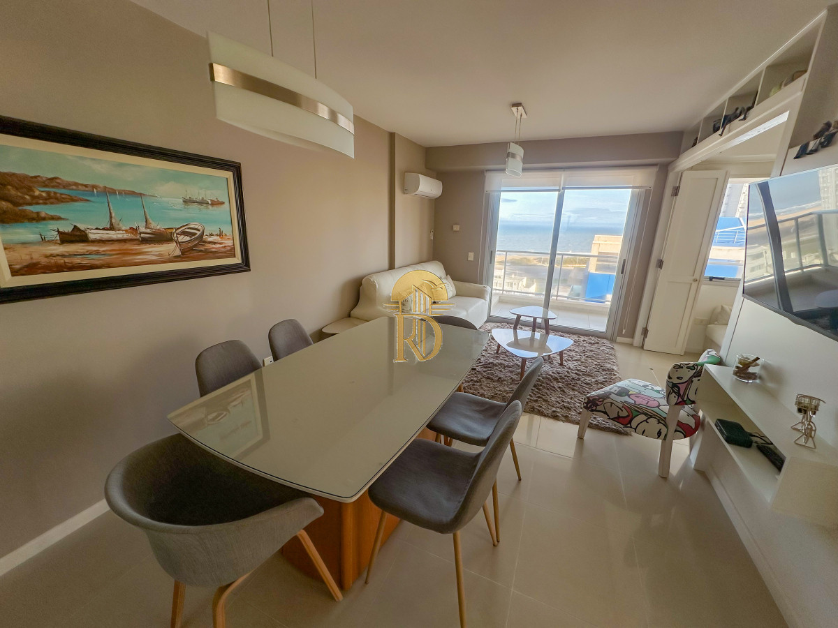 Hermoso piso alto con vistas al mar en parada 3 de Playa Brava -id-587-2