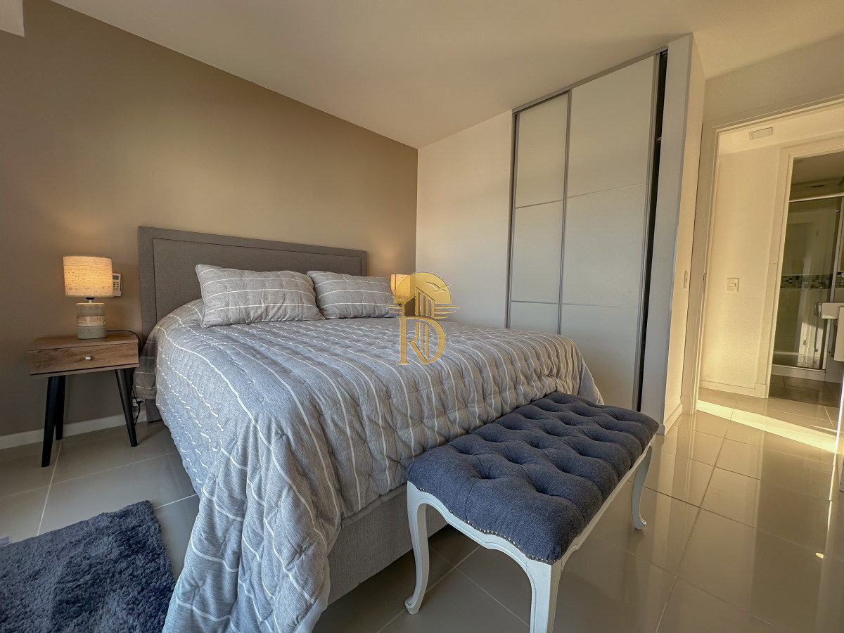 Hermoso piso alto con vistas al mar en parada 3 de Playa Brava -id-587-8