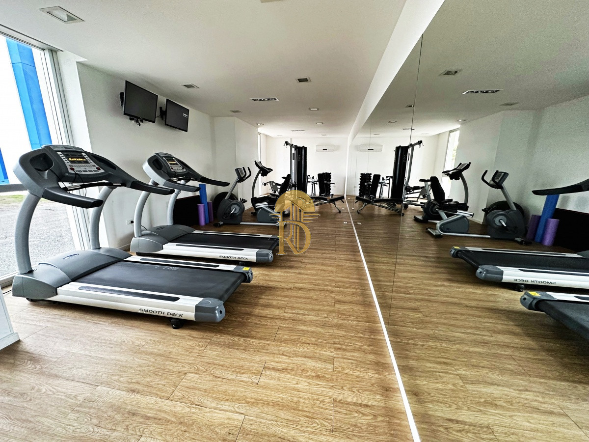 Hermoso piso alto con vistas al mar en parada 3 de Playa Brava -id-587-26