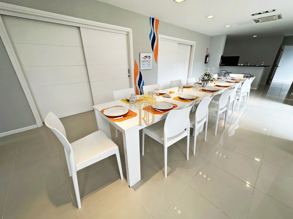 Hermoso piso alto con vistas al mar en parada 3 de Playa Brava -id-587-28