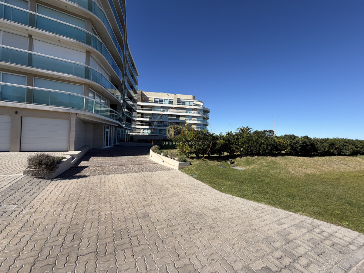 Apartamento ID.76 - DEPARTAMENTO MODERNO FRENTE AL MAR U$S 380.000 