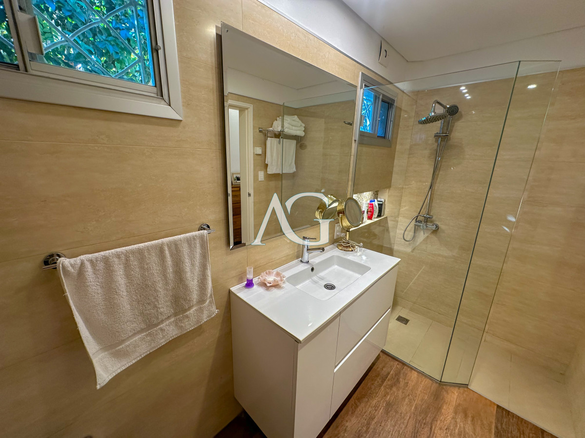 Casa ID.458 - Hermosa casa en barrio Cantegril