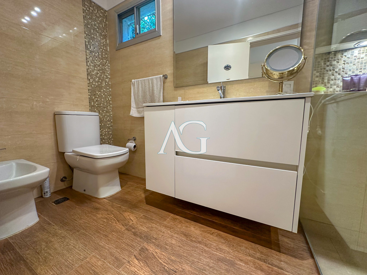 Casa ID.458 - Hermosa casa en barrio Cantegril