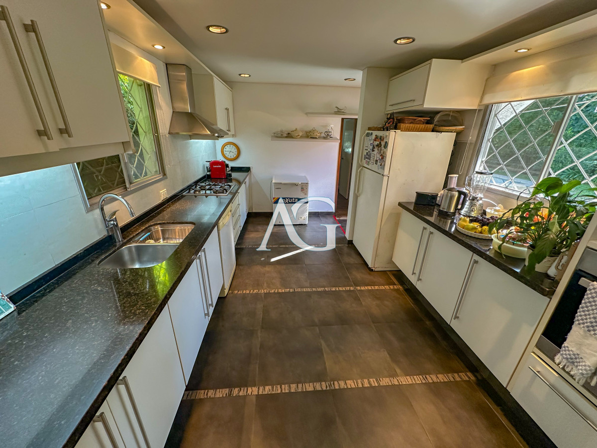 Casa ID.458 - Hermosa casa en barrio Cantegril