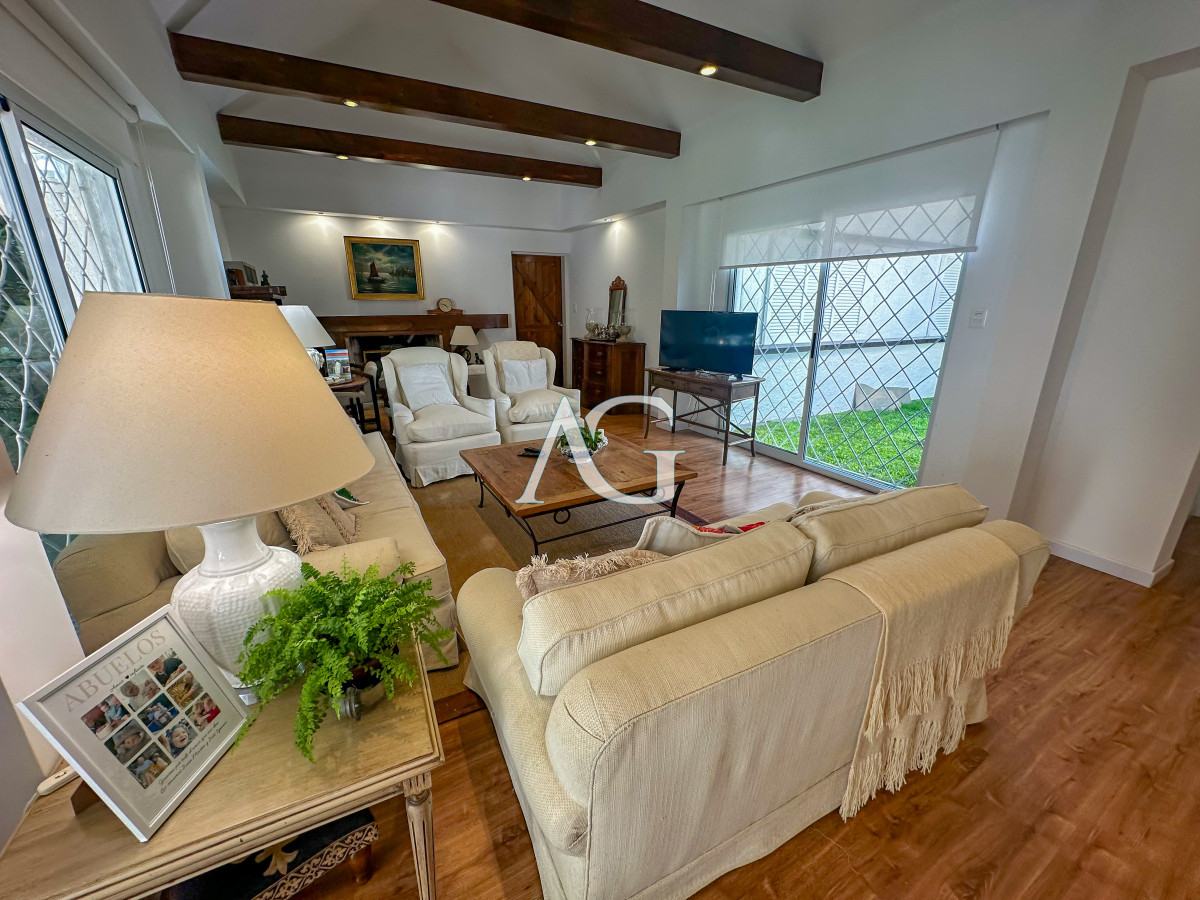 Casa ID.458 - Hermosa casa en barrio Cantegril