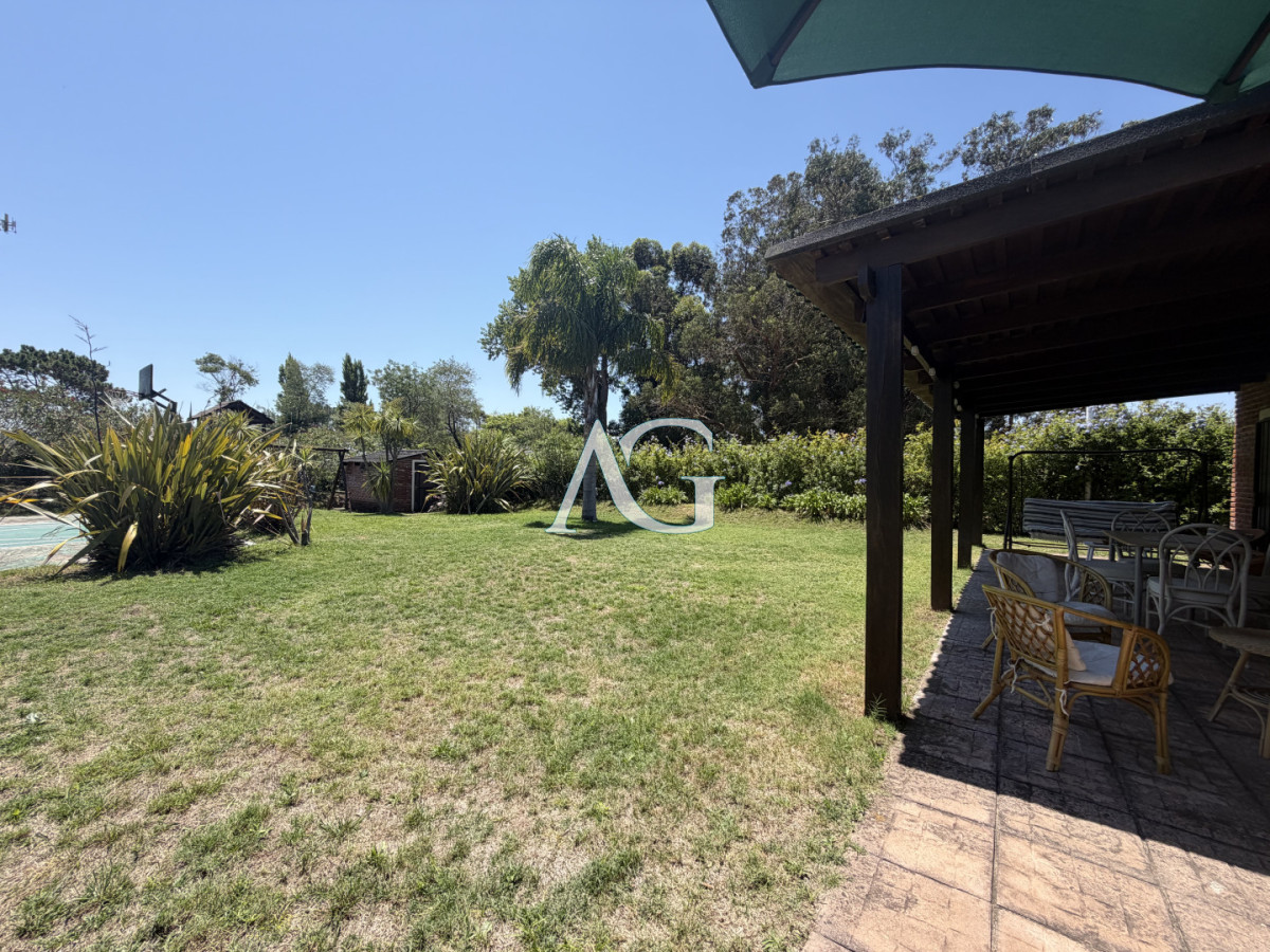 Casa ID.457 - Hermosa casa en barrio Residencial de Punta del Este a pasos de todo!