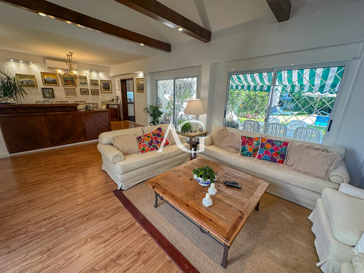 Casa ID.458 - Hermosa casa en barrio Cantegril