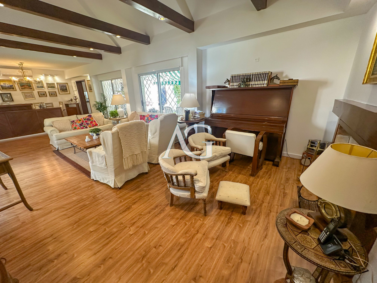 Casa ID.458 - Hermosa casa en barrio Cantegril