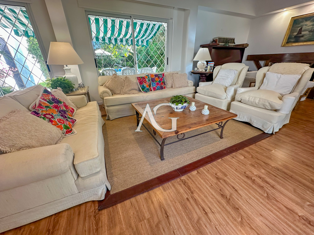 Casa ID.458 - Hermosa casa en barrio Cantegril