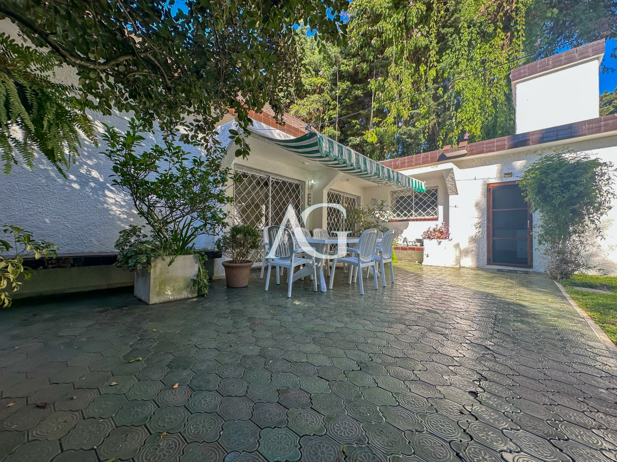 Casa ID.458 - Hermosa casa en barrio Cantegril