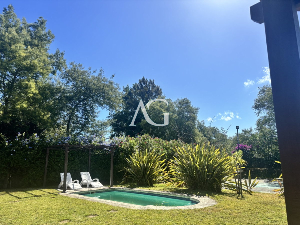 Casa ID.457 - Hermosa casa en barrio Residencial de Punta del Este a pasos de todo!