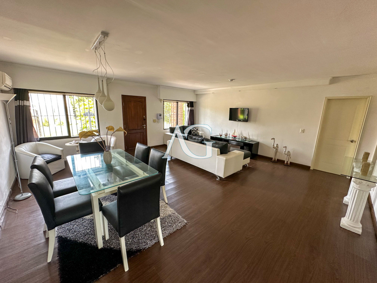 Casa ID.457 - Hermosa casa en barrio Residencial de Punta del Este a pasos de todo!