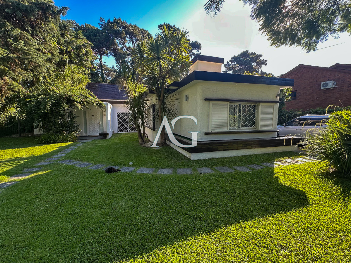 Casa ID.458 - Hermosa casa en barrio Cantegril