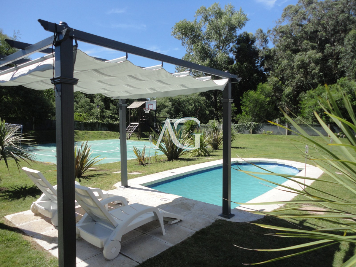 Casa ID.457 - Hermosa casa en barrio Residencial de Punta del Este a pasos de todo!