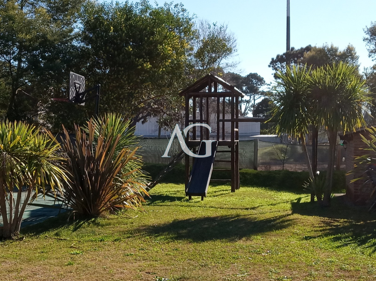 Casa ID.457 - Hermosa casa en barrio Residencial de Punta del Este a pasos de todo!