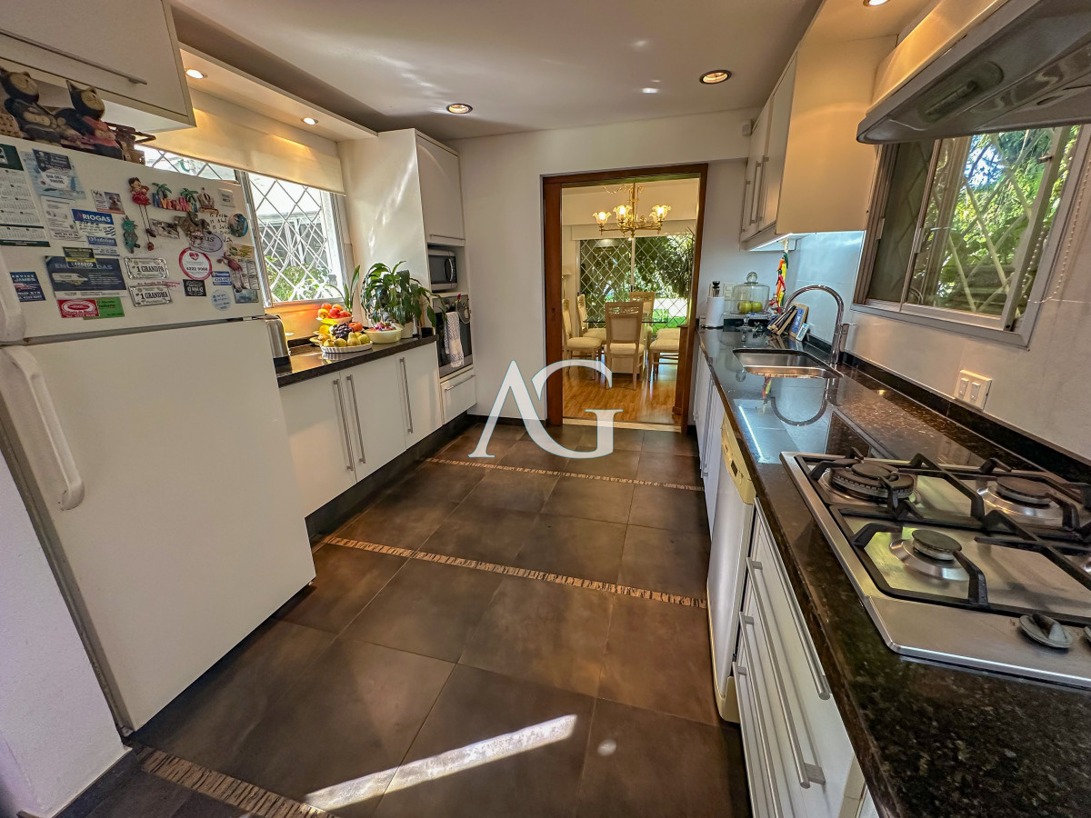 Casa ID.458 - Hermosa casa en barrio Cantegril