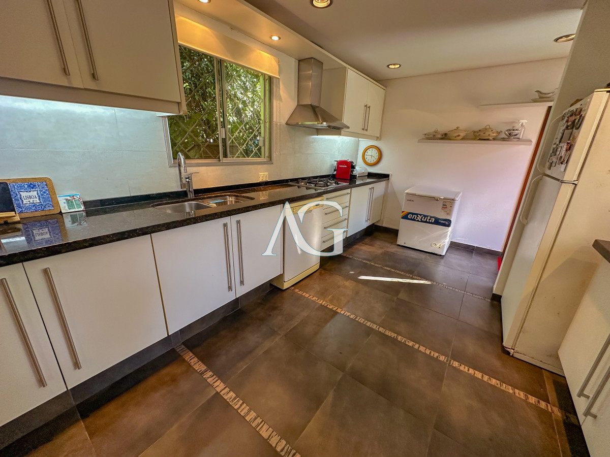 Casa ID.458 - Hermosa casa en barrio Cantegril