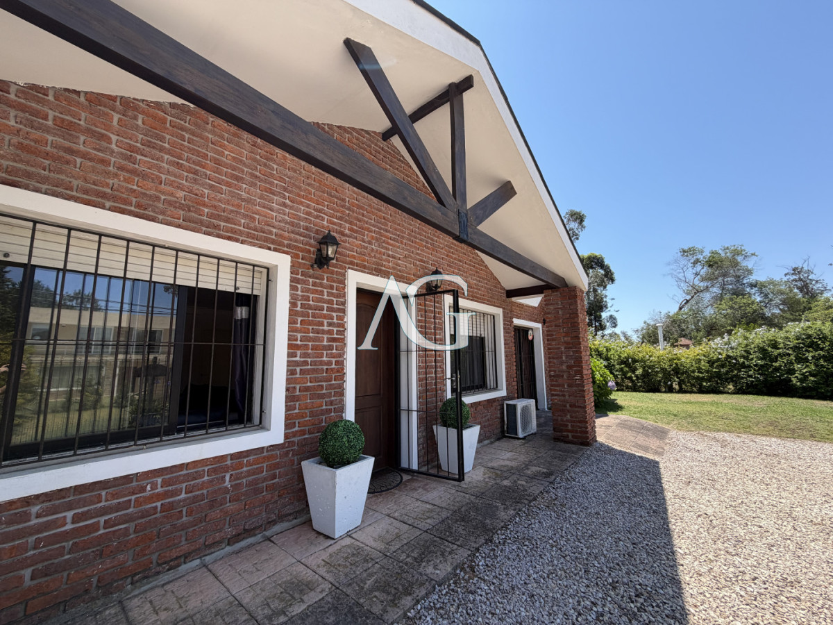 Casa ID.457 - Hermosa casa en barrio Residencial de Punta del Este a pasos de todo!