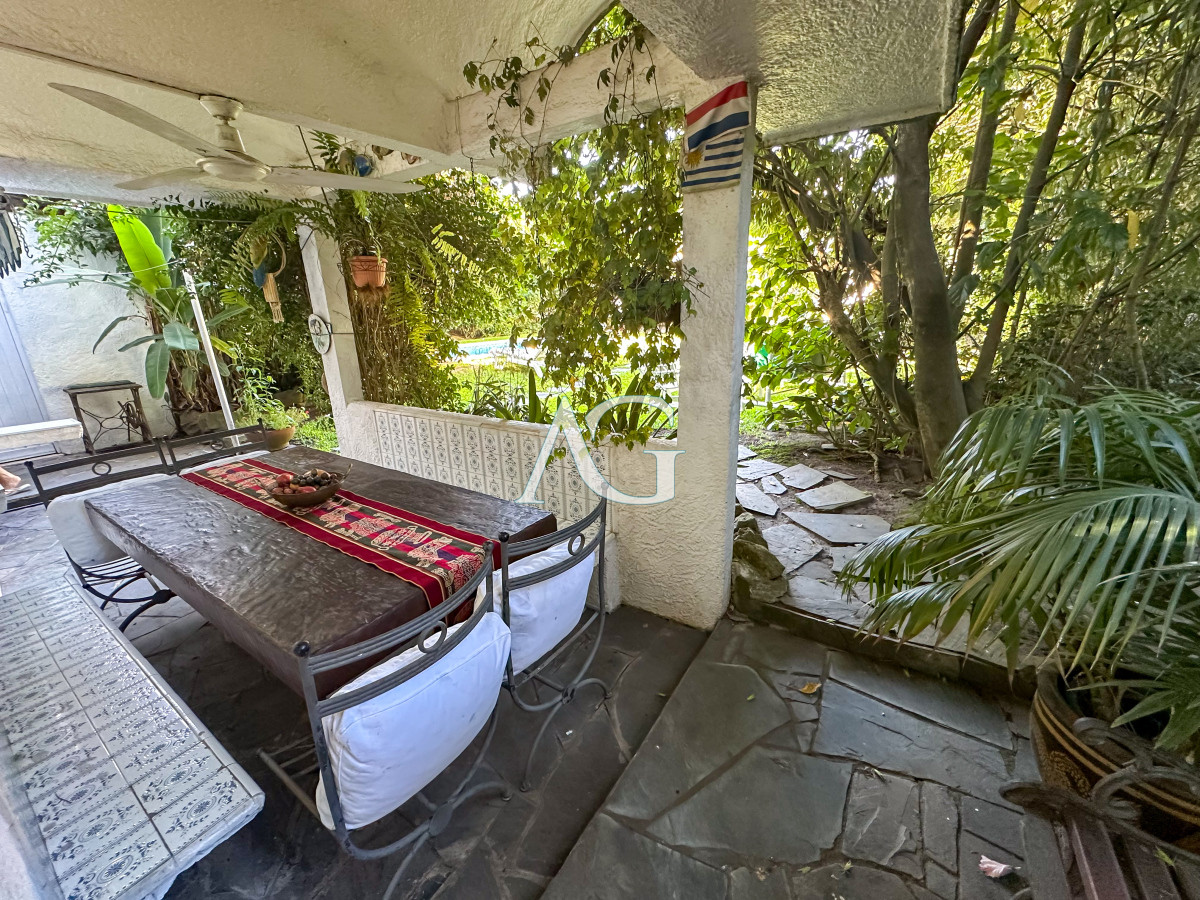 Casa ID.458 - Hermosa casa en barrio Cantegril