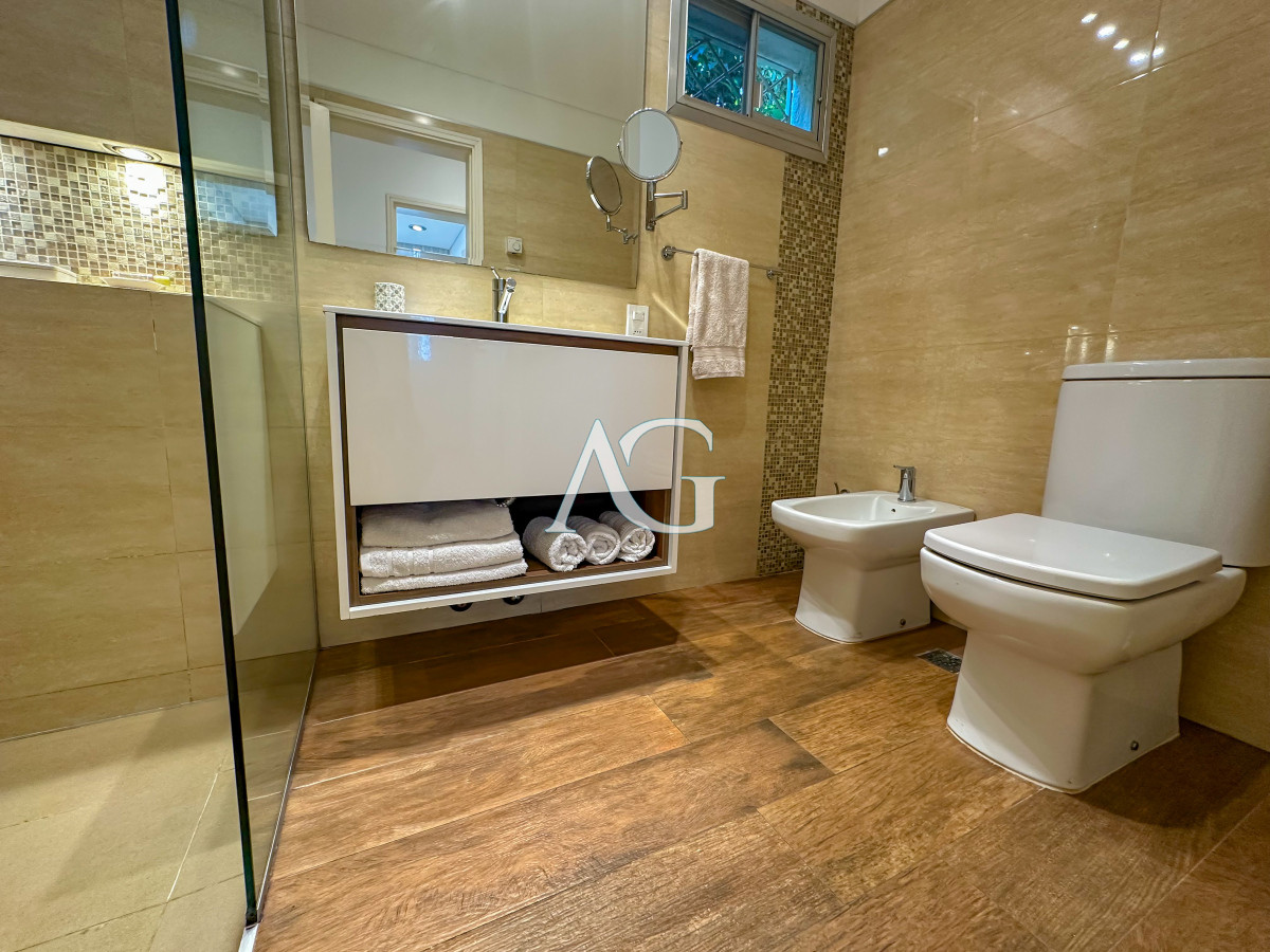 Casa ID.458 - Hermosa casa en barrio Cantegril