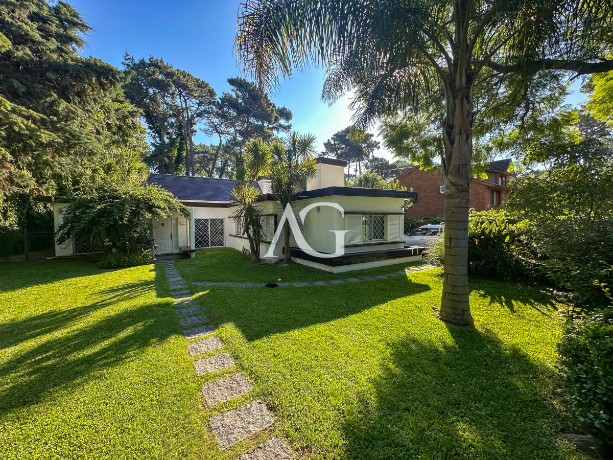 Casa ID.458 - Hermosa casa en barrio Cantegril