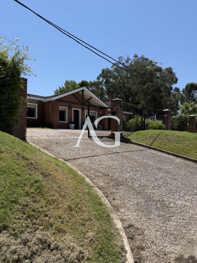 Casa ID.457 - Hermosa casa en barrio Residencial de Punta del Este a pasos de todo!