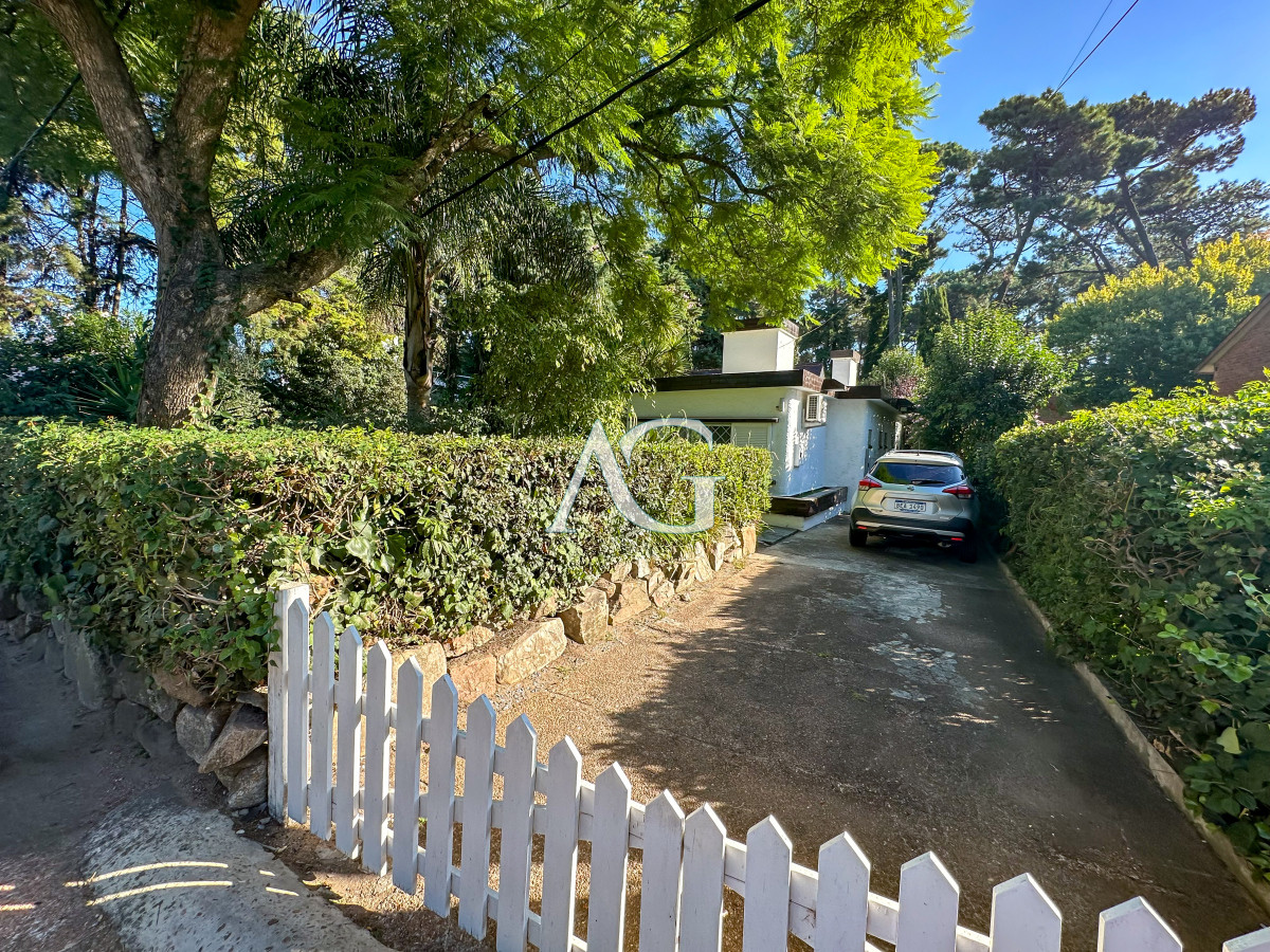 Casa ID.458 - Hermosa casa en barrio Cantegril