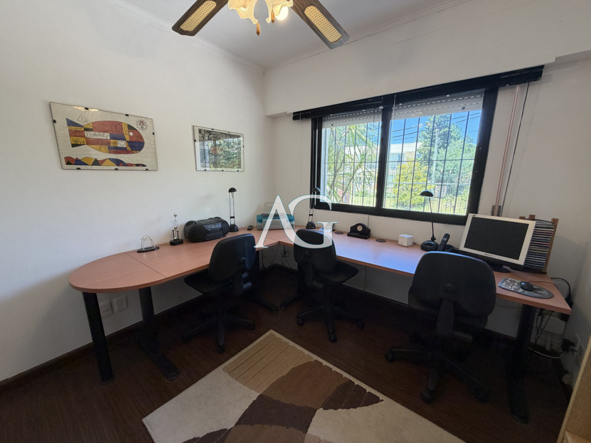 Casa ID.457 - Hermosa casa en barrio Residencial de Punta del Este a pasos de todo!