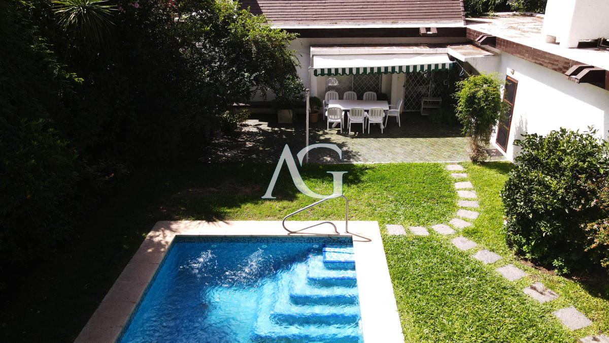 Casa ID.458 - Hermosa casa en barrio Cantegril