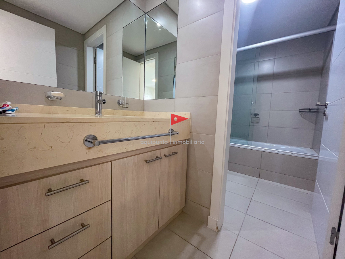 Apartamento ID.187 - Venta Piso alto en torre premium en Playa Brava