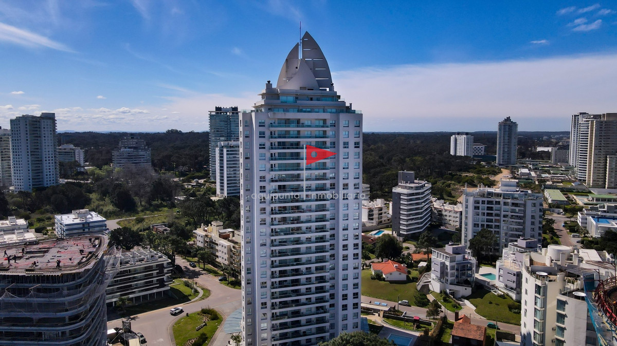 Apartamento ID.187 - Venta Piso alto en torre premium en Playa Brava