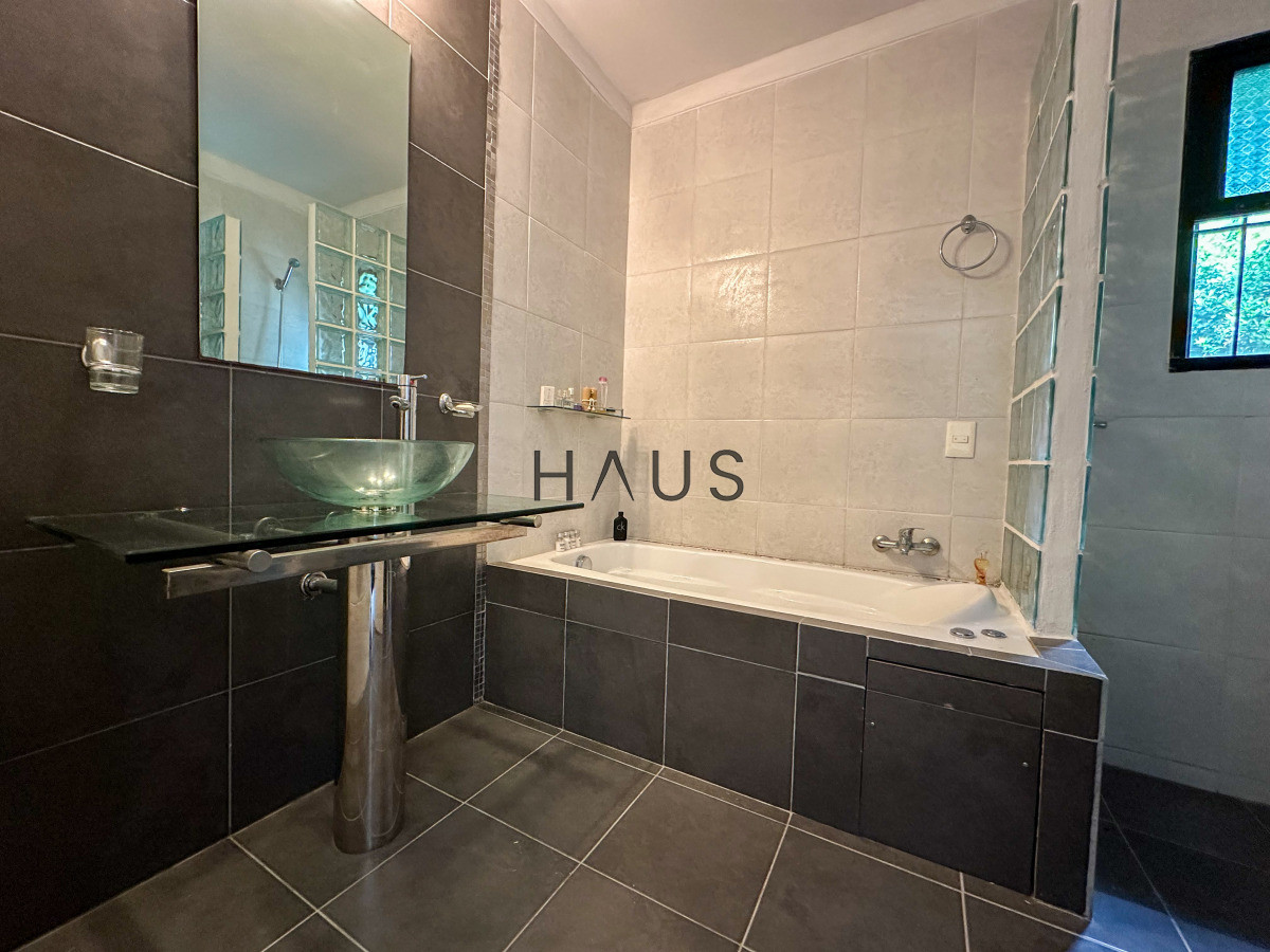 Casa ID.600 - Hermosa casa en barrio Residencial de Punta del Este a pasos de todo!