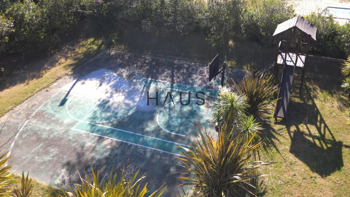 Casa ID.600 - Hermosa casa en barrio Residencial de Punta del Este a pasos de todo!