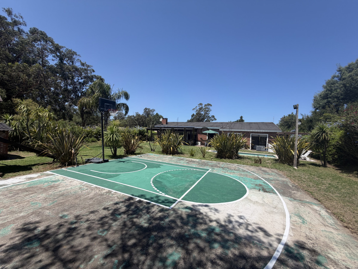 Casa ID.600 - Hermosa casa en barrio Residencial de Punta del Este a pasos de todo!