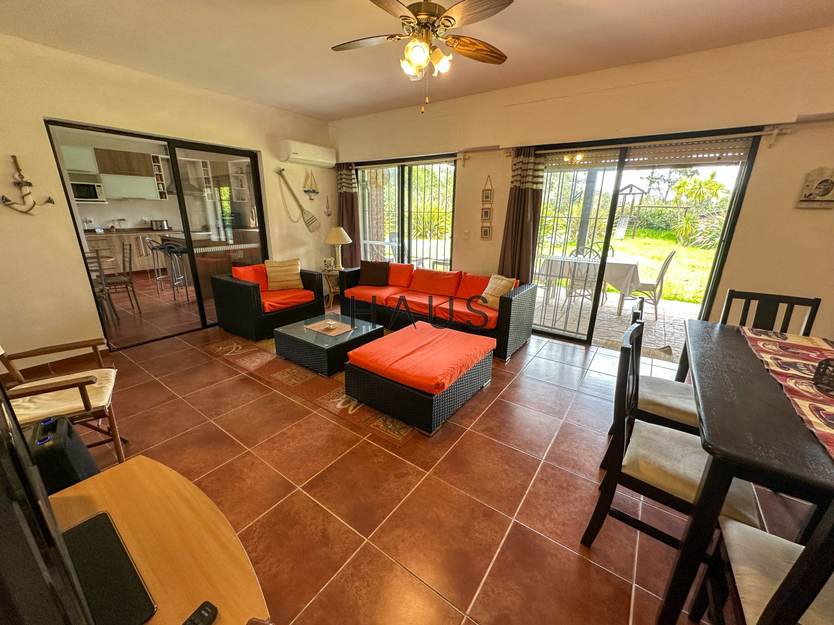 Casa ID.600 - Hermosa casa en barrio Residencial de Punta del Este a pasos de todo!