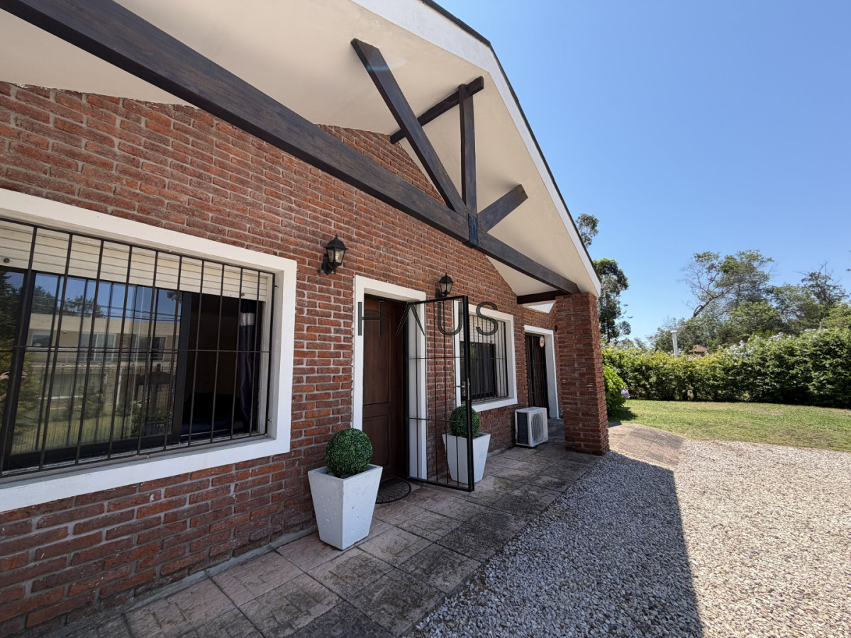 Casa ID.600 - Hermosa casa en barrio Residencial de Punta del Este a pasos de todo!