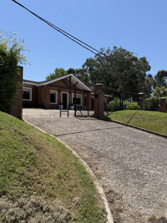 Casa ID.600 - Hermosa casa en barrio Residencial de Punta del Este a pasos de todo!