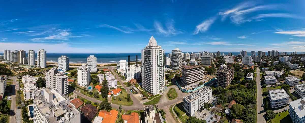 Apartamento ID.1149 - OPORTUNIDAD! Wind Tower de 2 dormitorios, hermosa vista al mar!