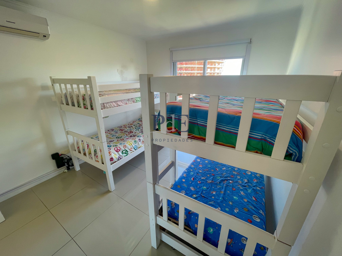 Piso alto en torre premium en Playa Brava - Imagen 15