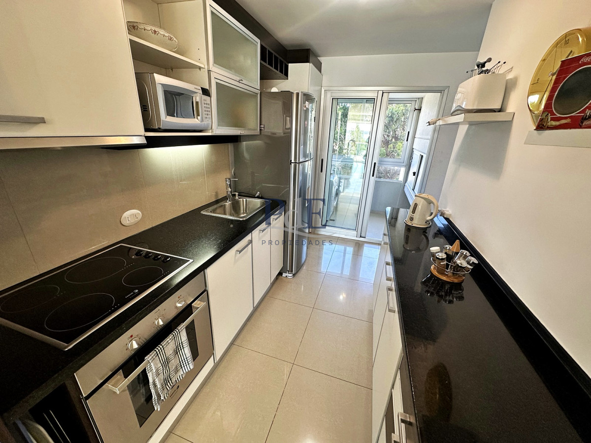 Gala Tower. Pda 4, exclusivo departamento a solo pasos del Mar en Playa Mansa. - Imagen 6