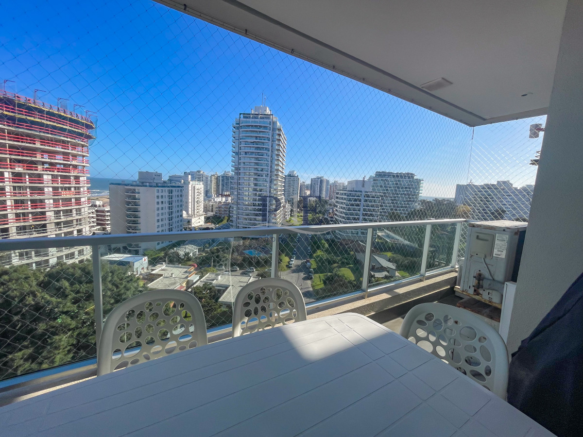 Piso alto en torre premium en Playa Brava - Imagen 22