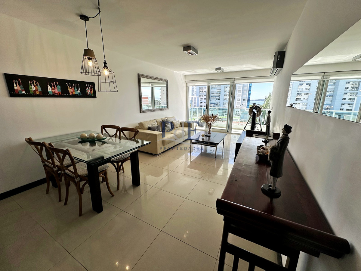 Gala Tower. Pda 4, exclusivo departamento a solo pasos del Mar en Playa Mansa. - Imagen 2