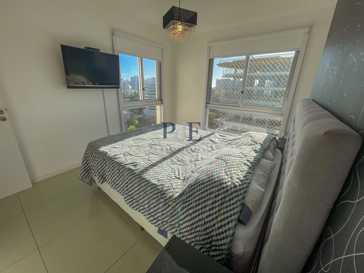 Piso alto en torre premium en Playa Brava - Imagen 10