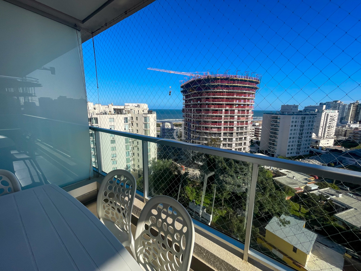 Piso alto en torre premium en Playa Brava - Imagen 23
