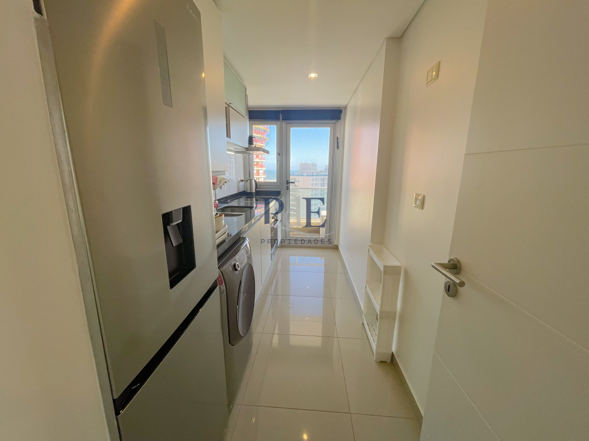 Piso alto en torre premium en Playa Brava - Imagen 7