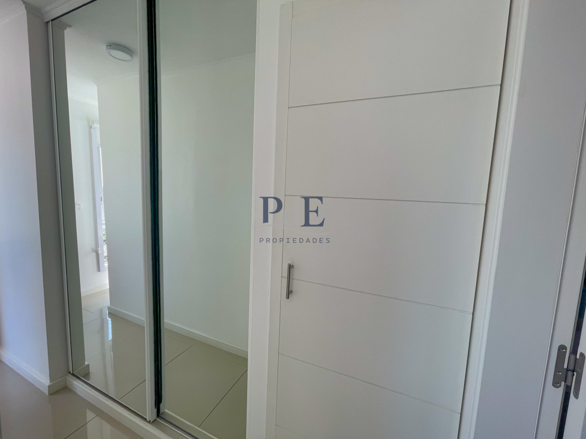 Piso alto en torre premium en Playa Brava - Imagen 12