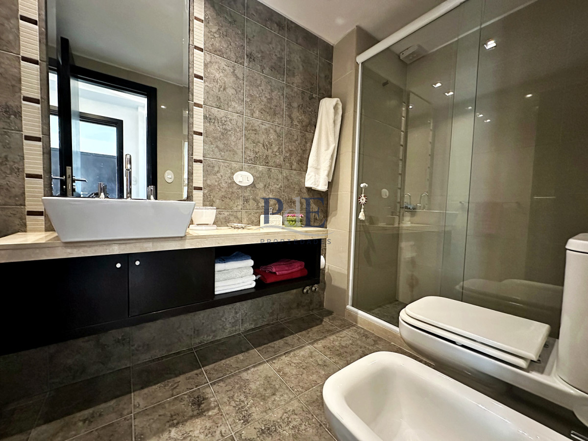 Gala Tower. Pda 4, exclusivo departamento a solo pasos del Mar en Playa Mansa. - Imagen 11